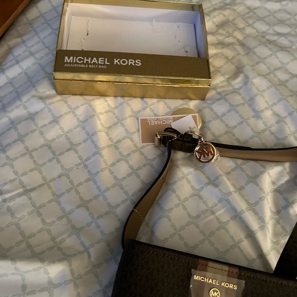 Michael kors brown logo belt bag with stripe small NWT - Picture 5 of 5